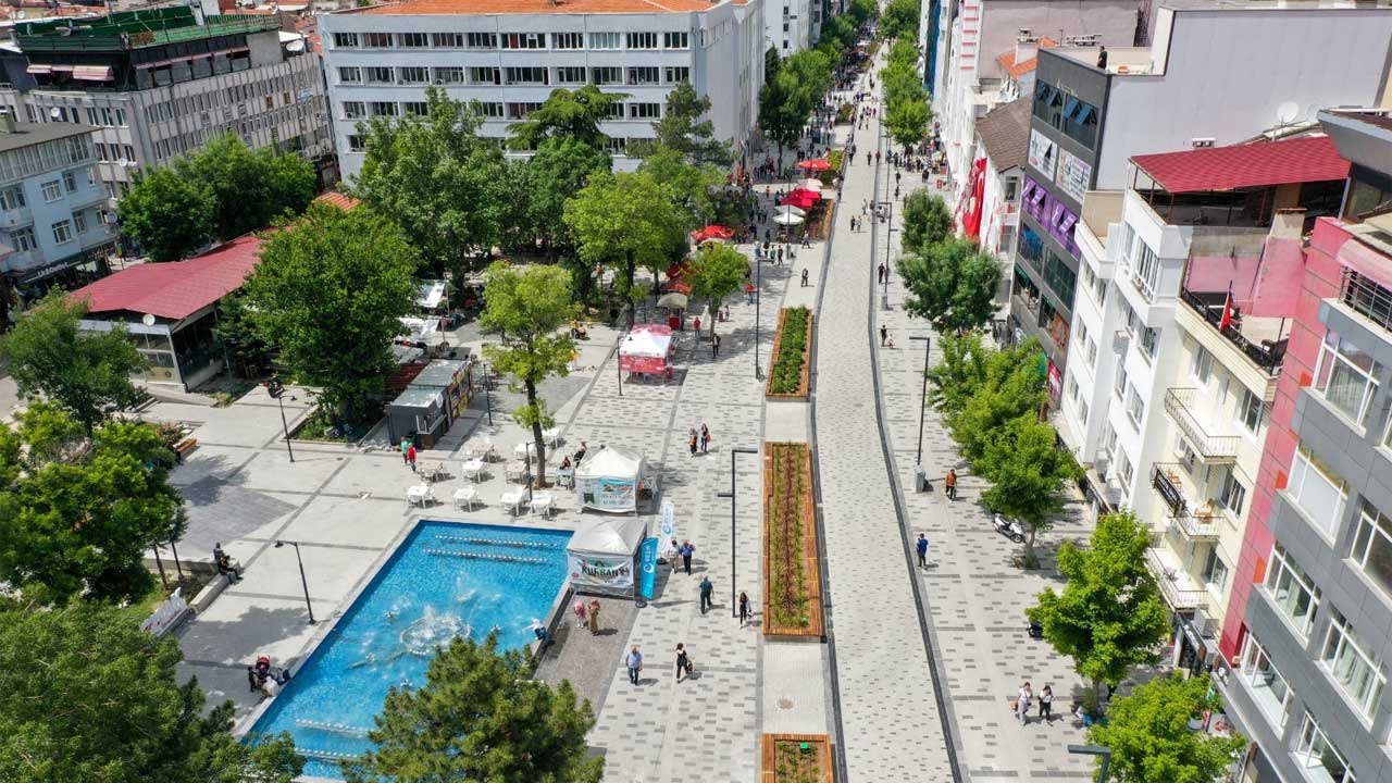 Uşak hangi bölgede, pahalı bir şehir mi, deniz var mı, iklimi nasıl?