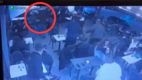 Starbucks’a pompalı tüfekli saldırı!