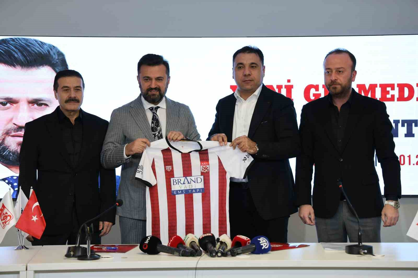 Sivasspor'un yeni teknik direktörü ile sözleşme imzalandı