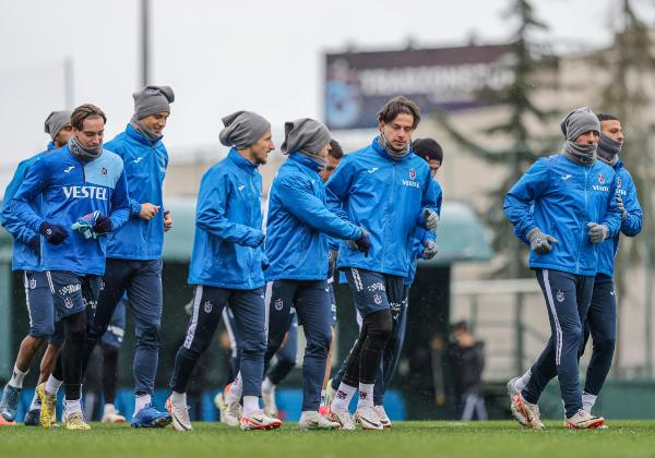 Trabzonspor özel uçakla Antalya'ya gitti