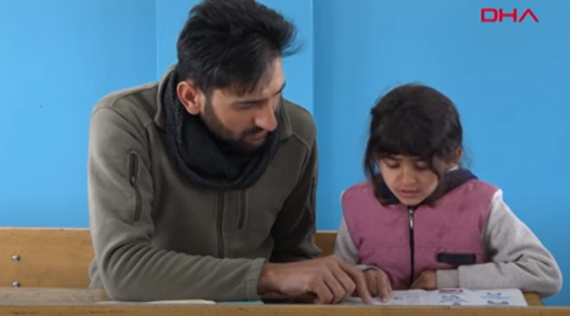 Okulun tek öğrencisi Hasret'in karne sevinci!
