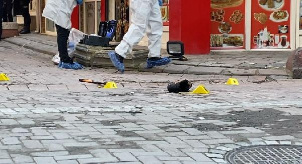 Arkadaşının başını kesip balkondan attı
