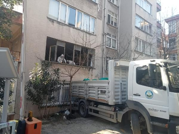 Evinde ölü bulunan öğretmenin evinden 10 kamyonet çöp  çıktı