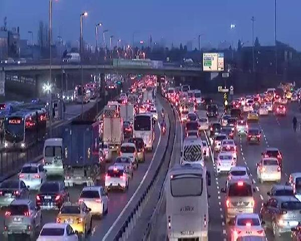 İstanbul'da  trafik yoğunluğu yüzde 65'e ulaştı