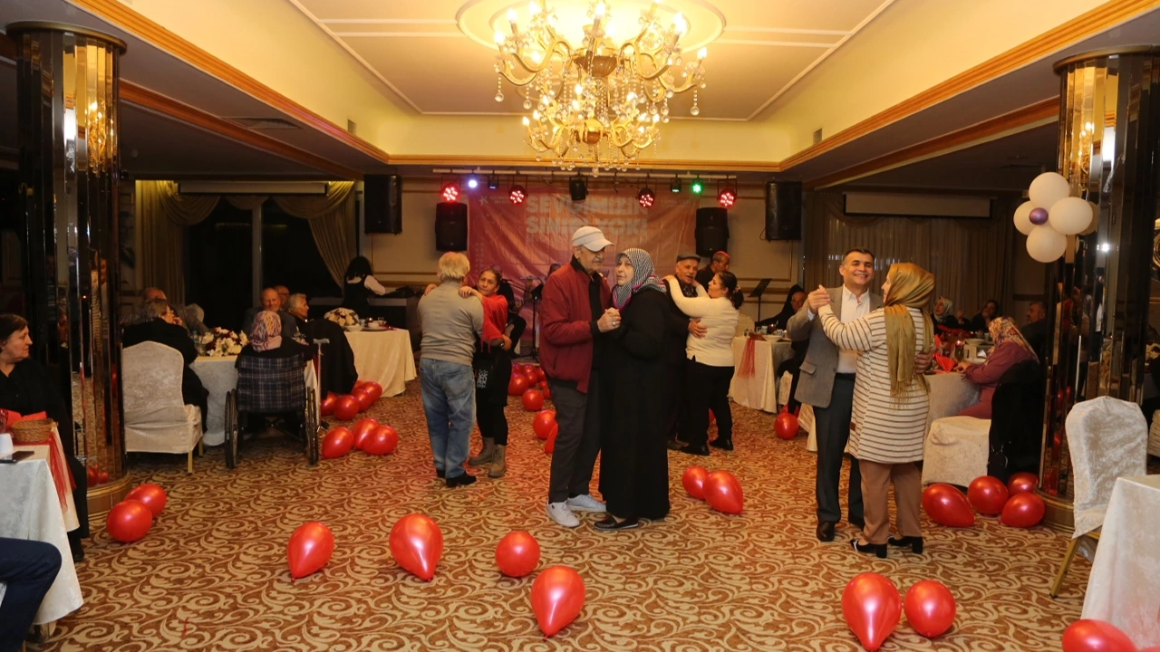 65 yaş üstü çiftlere 14 Şubat yemeği!