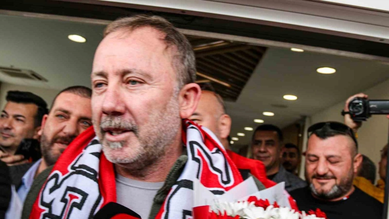 Sergen Yalçın: Kısıtlı bir kadroyla iyi mücadele ediyoruz