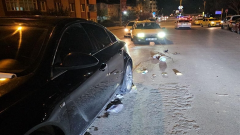 İki Otomobilin Çarptığı Yaya Ağır Yaralandı