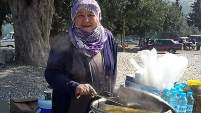 Hastanede Yatan Annesini  Önce Kesti Sonra Vurdu