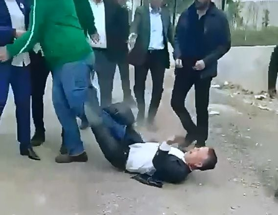 AKP'li Meclis Üyesi Kendini Yerden Yere Vurdu
