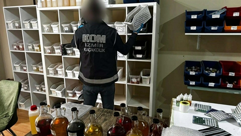 Kaçak elektronik sigara operasyonu: 3 tutuklama