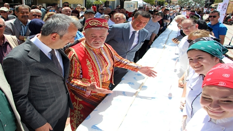 Edirne'de 22 Metrelik Dev Badem Ezmesi Şöleni