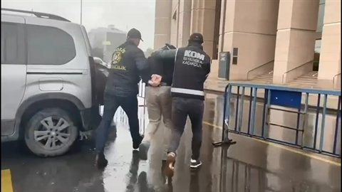 Avukat Cübbesi Giyen Zanlı Yakayı Ele Verdi