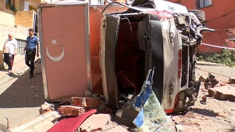 Freni Patlayan Kamyonun Tehlikeli Anları Kamerada