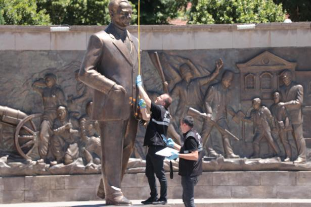 Kayseri'de Atatürk Anıtı'na baltalı saldırı