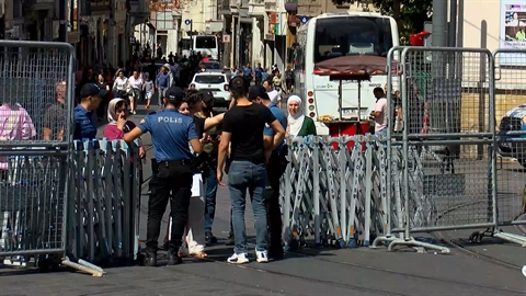 Taksim Meydanı'na yaya girişi kapatıldı