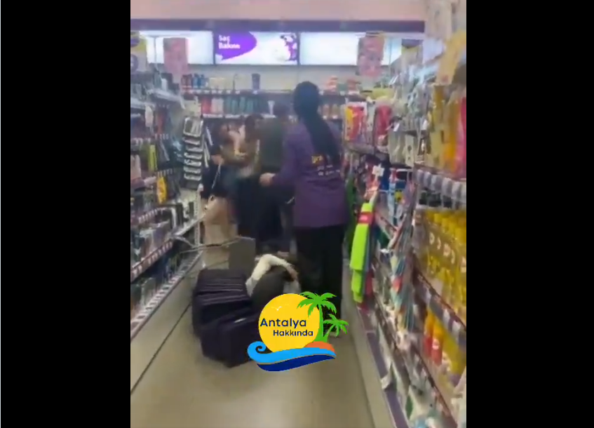 Ünlü kozmetik mağazasında yine kavga çıktı!