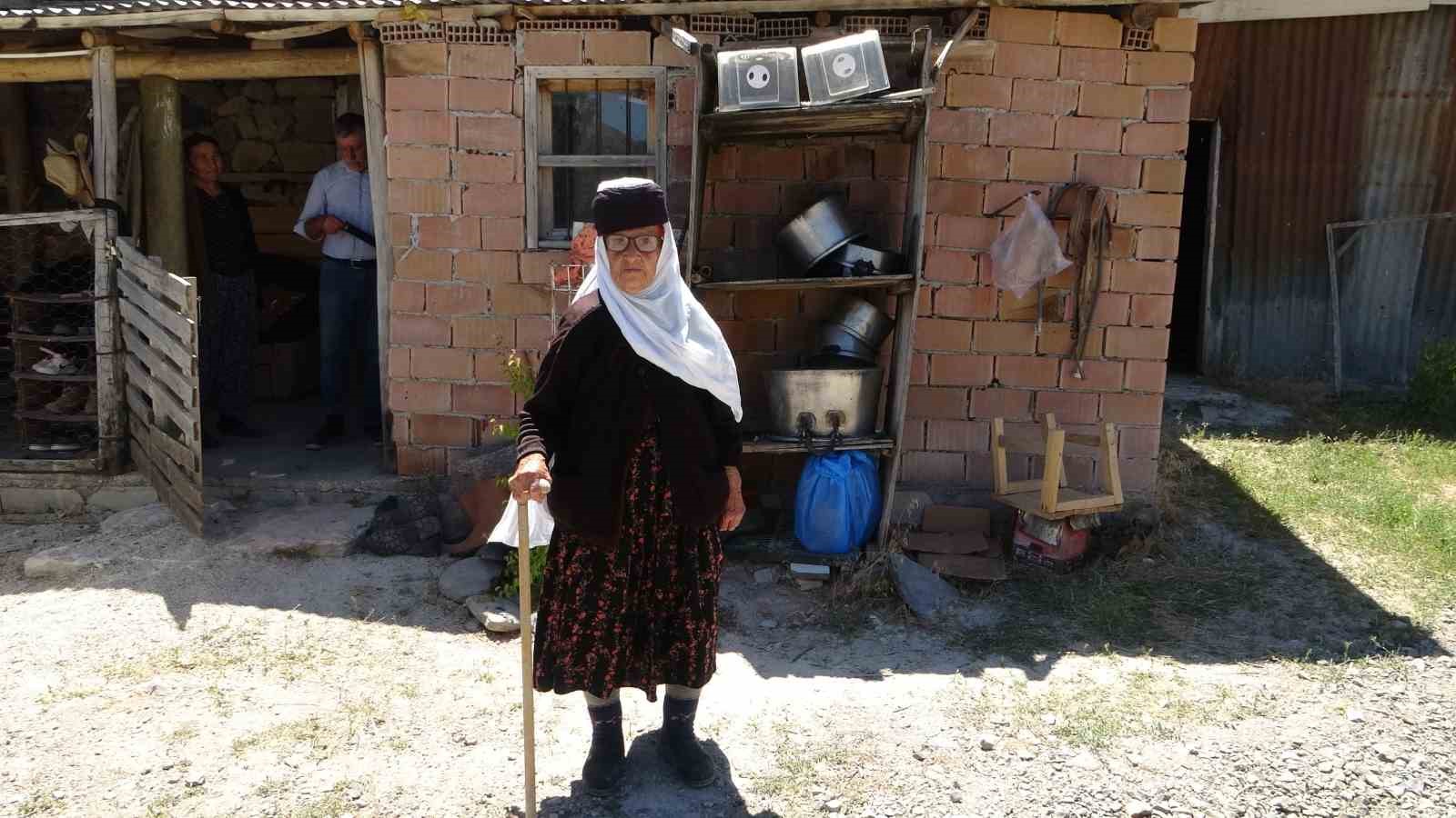 Torununun torununu gören 99 yaşındaki Çınar!