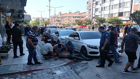 Silahlı saldırıya uğrayan çiçekçi öldü