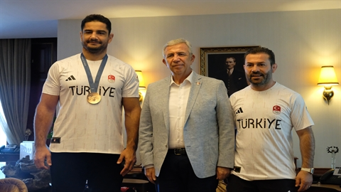 Mansur Yavaş, Paris 2024 Madalyasını Kazanan Güreşçiyi Ağırladı