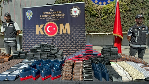 Ünlü Markaların Sahte Cüzdanları İstanbul'da Ele Geçirildi