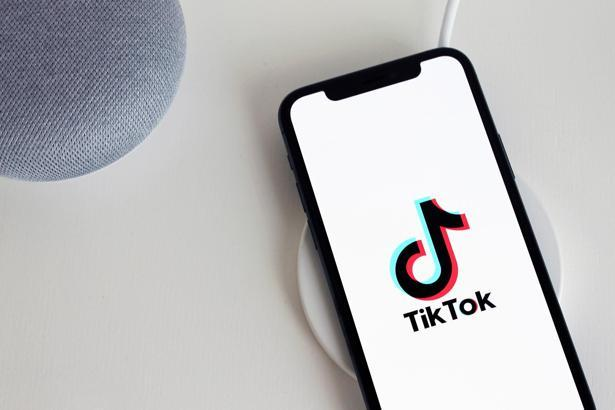 TikTok Yayınları Nedeniyle Genç Kız Sokakta Dövüldü