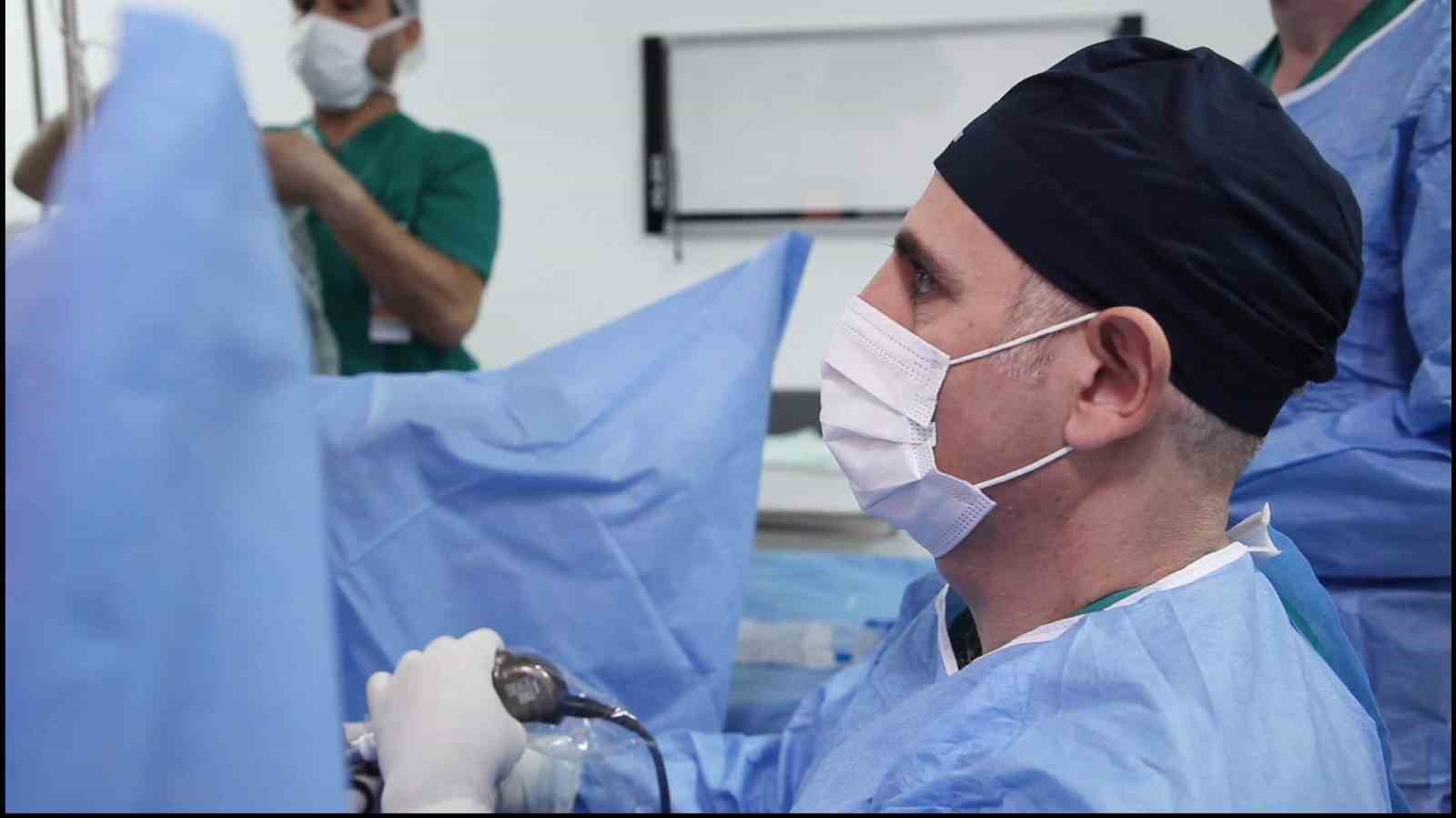 Türk doktor Hakan Öztürk tarihe geçti
