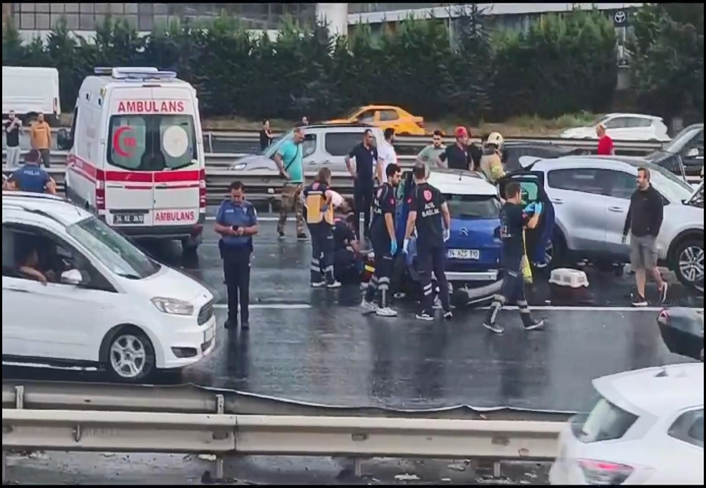 TEM'de Zincirleme Kaza: 2 Ölü, 5 Yaralı