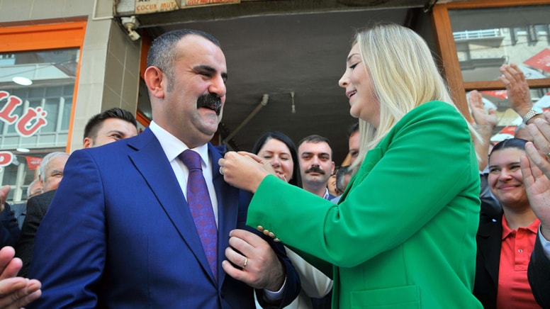 İYİ Parti'den istifa eden başkan, CHP'ye katıldı