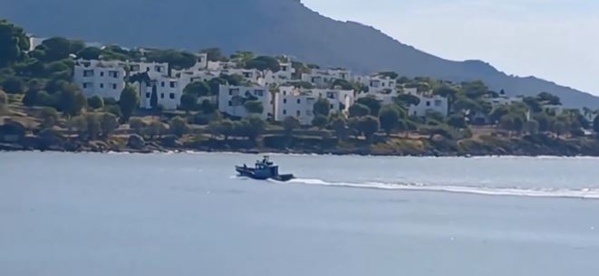 Türk karasularını ihlal eden Yunan botu arkasına bakmadan kaçtı