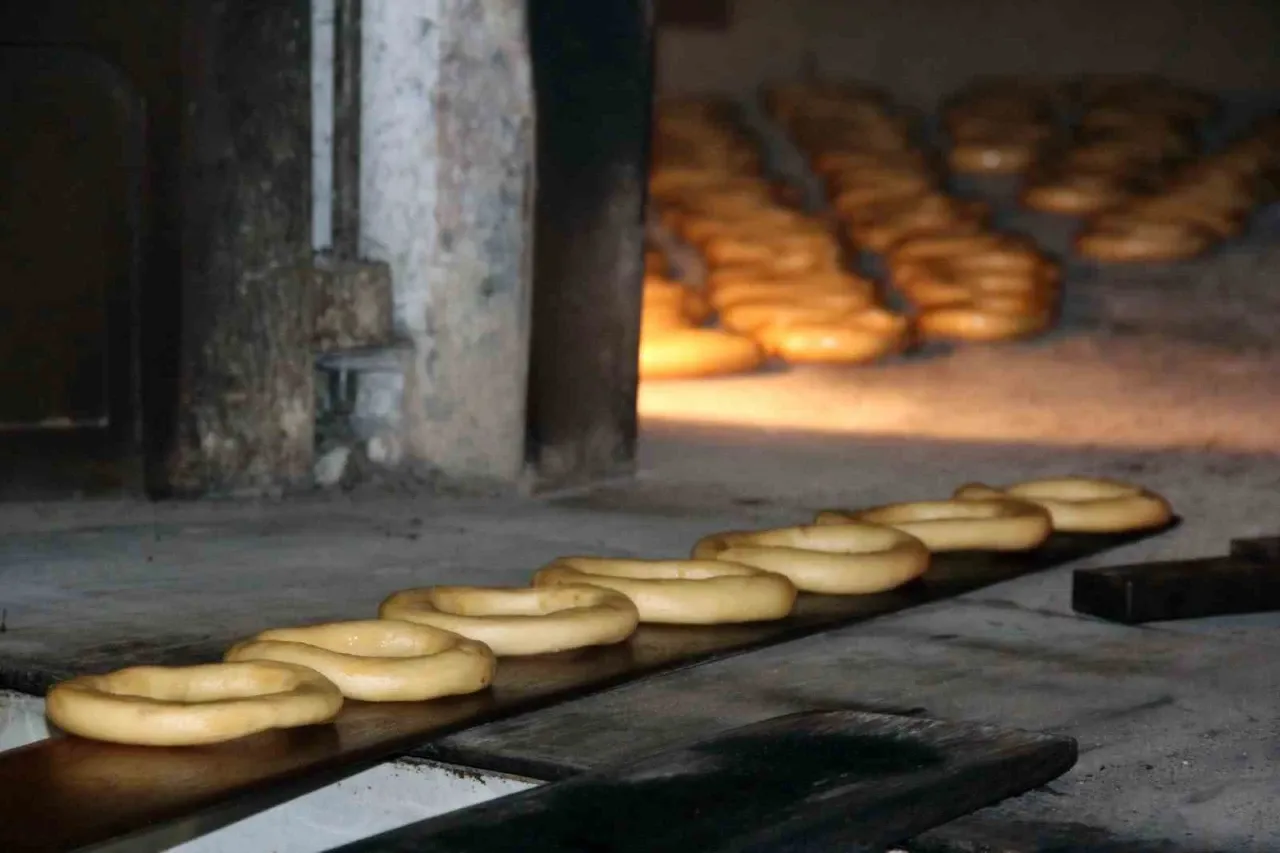 Giresun’un asırlık lezzet mirası; susamsız pekmezli simit