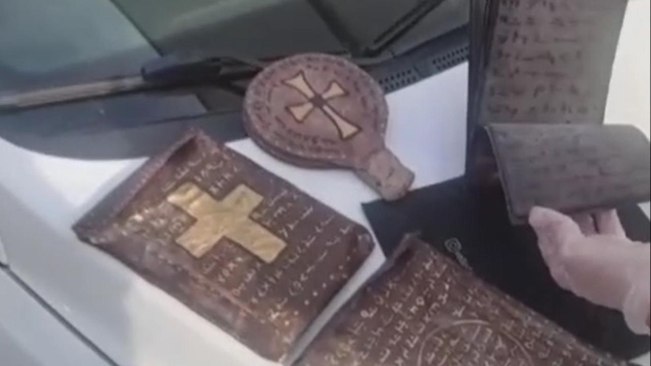 Ankara’da İbranice 2 el yazması kitap ele geçirildi