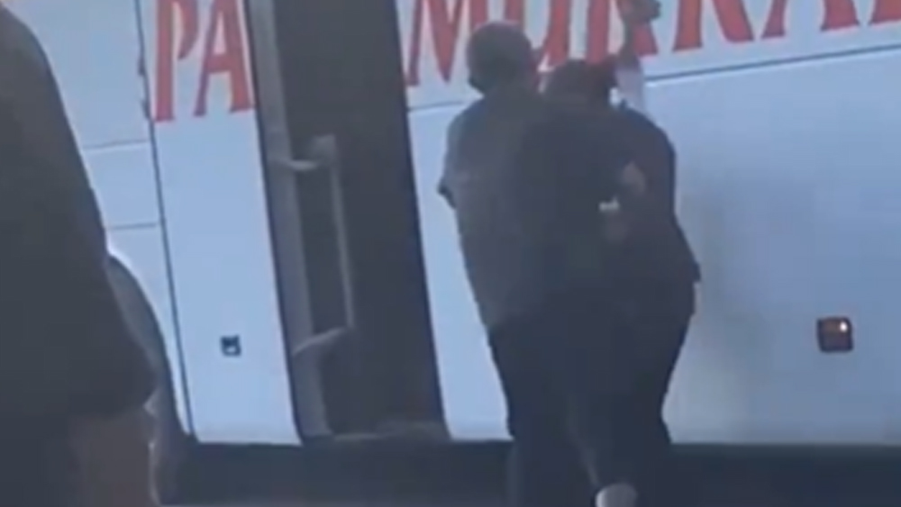 Kadın muavinle kadın yolcu kavga etti