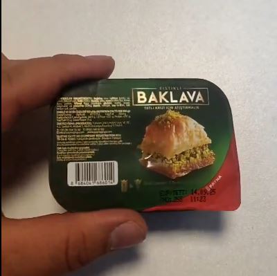 Benzinlikten 1 dilim baklavayı 40 TL’ye alan vatandaştan isyan