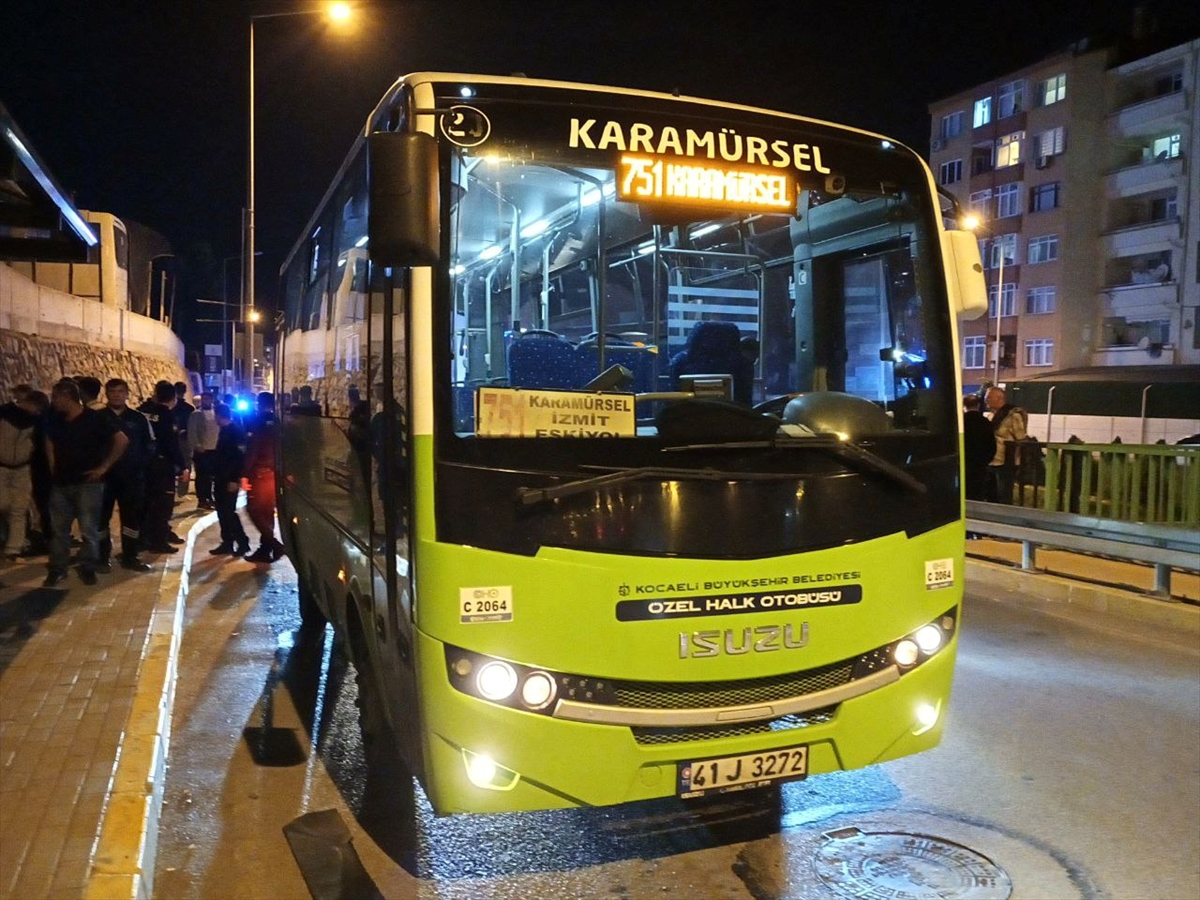 Karamürsel'de Otobüste Bıçaklı Saldırı: Olay Kamerada
