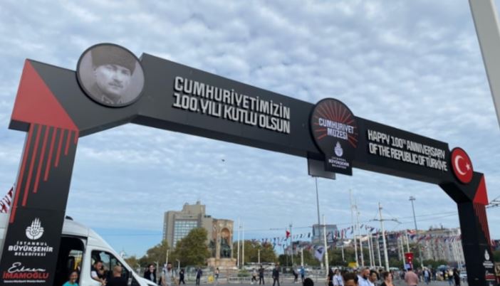 İBB’nin Taksim’deki Cumhuriyet takına suç duyurusu