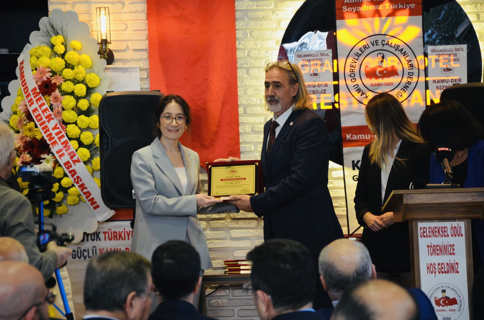 Yılın milletvekili ödülü Yüksel Aslan'ın oldu