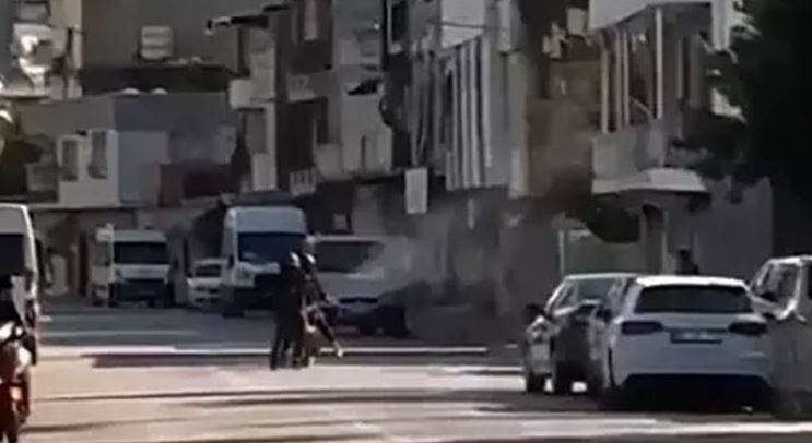 Adana'da iş yerini kurşunladılar