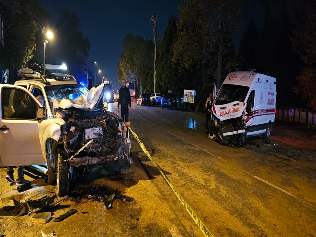 Sapanca’da Ambulans Kazası: 1 Ölü, 3 Sağlıkçı Yaralı