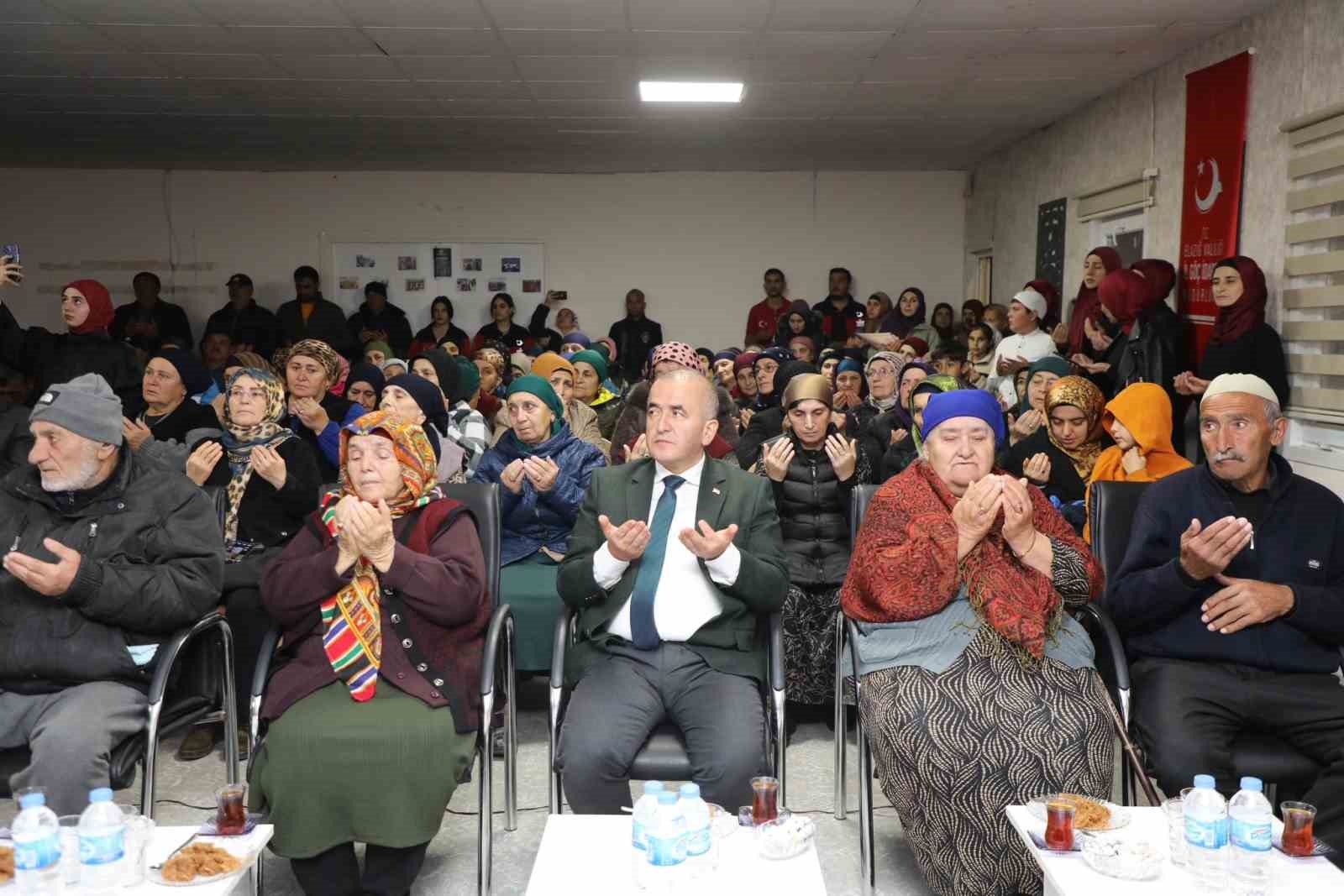 Savaştan kaçan Ahıska Türkleri, Vali ile bir araya geldi