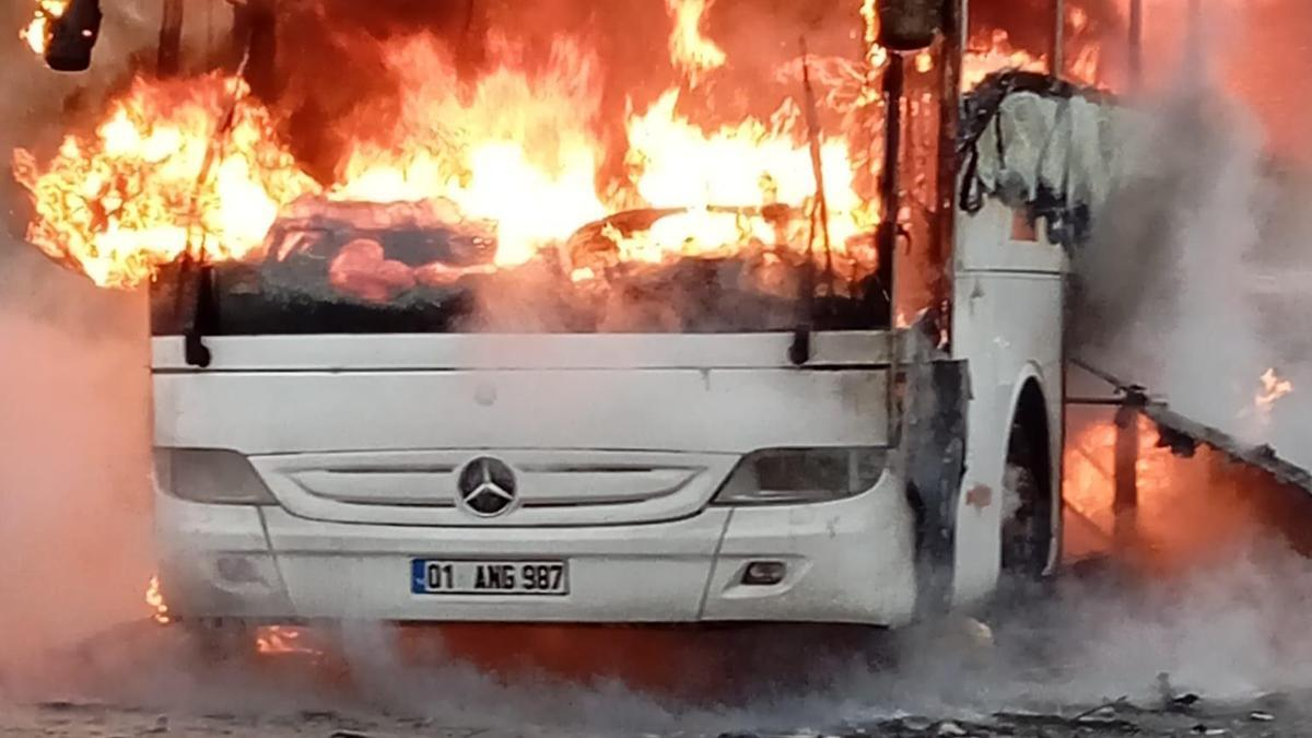 Seyir Halindeki Otobüs Alev Alev Yandı
