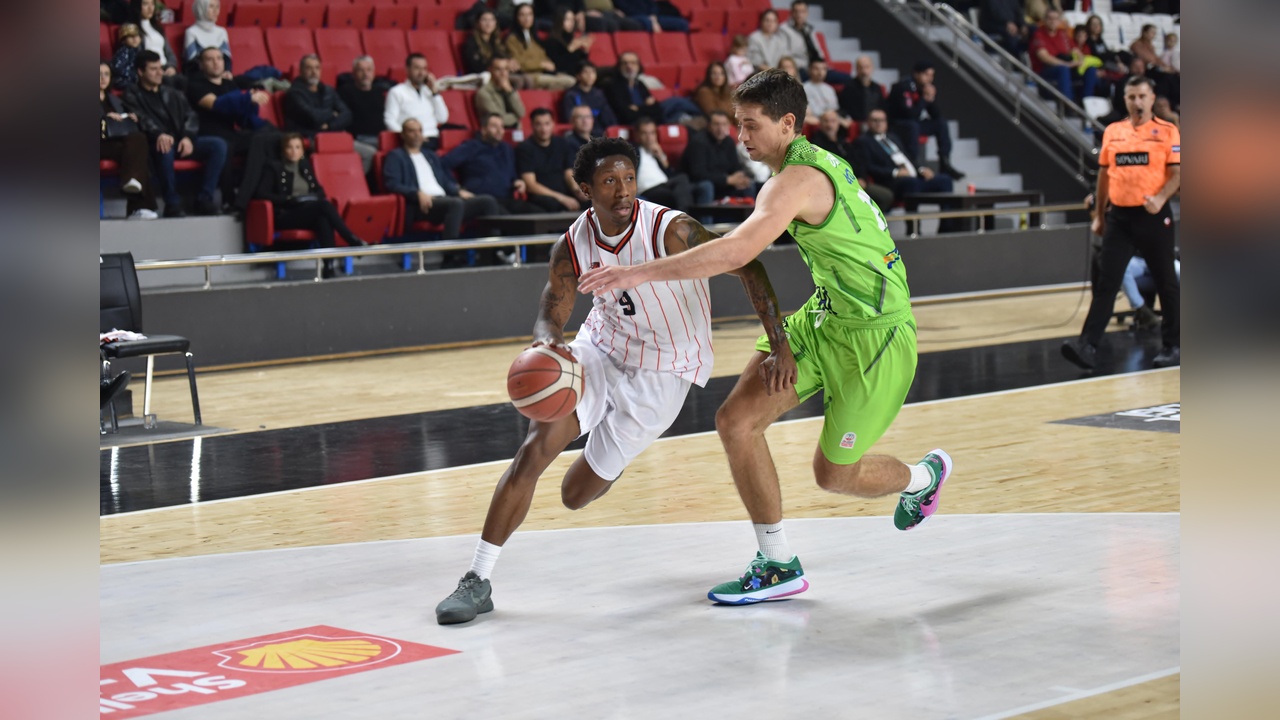 Manisa Basket, lider TOFAŞ'a uzatmada kaybetti