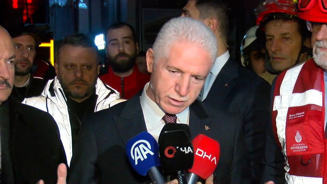 Güngören'de çökme: Kurtarma çalışmaları devam ediyor