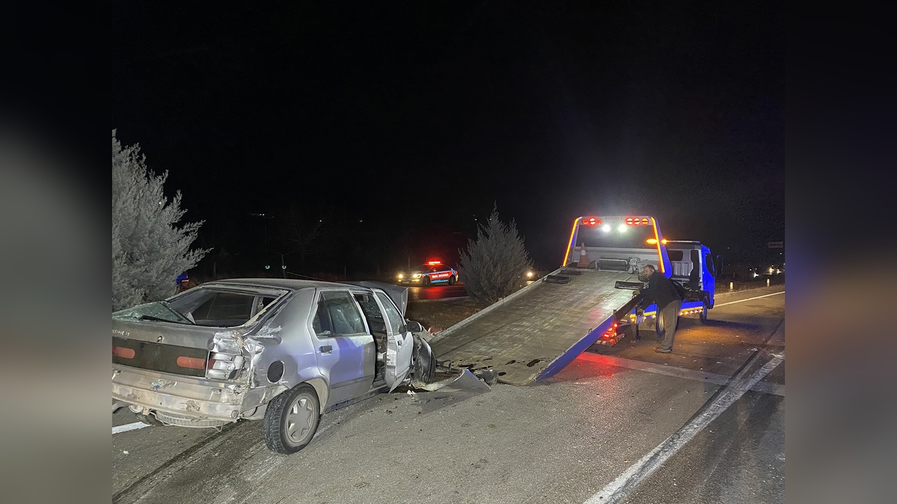 Manisa'da meydana gelen zincirleme kaza, 3 yaralının hastaneye kaldırılmasına neden oldu