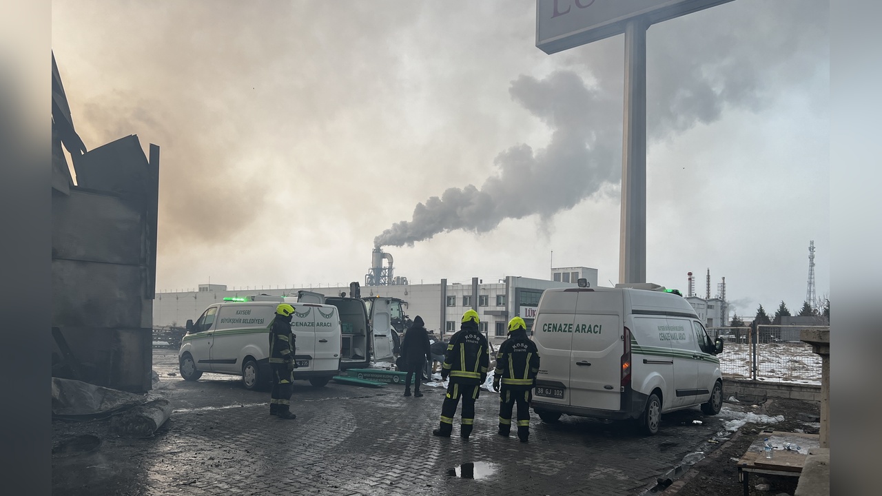Kayseri'deki mobilya fabrikasında yangın: 3 işçi hayatını kaybetti