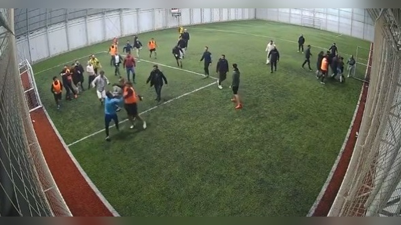 Halı sahada kavga: 2 yaralı
