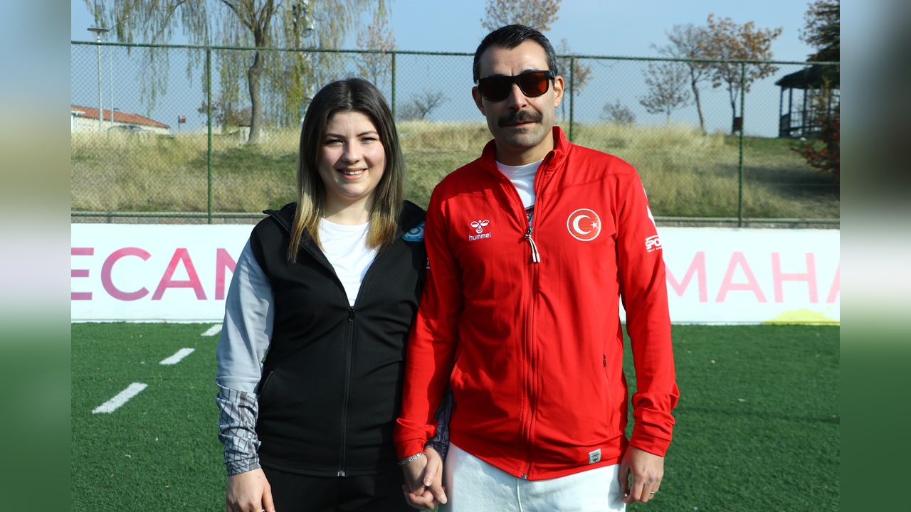 Futbol Aşkı: Görme Engelli Çiftin Hikayesi