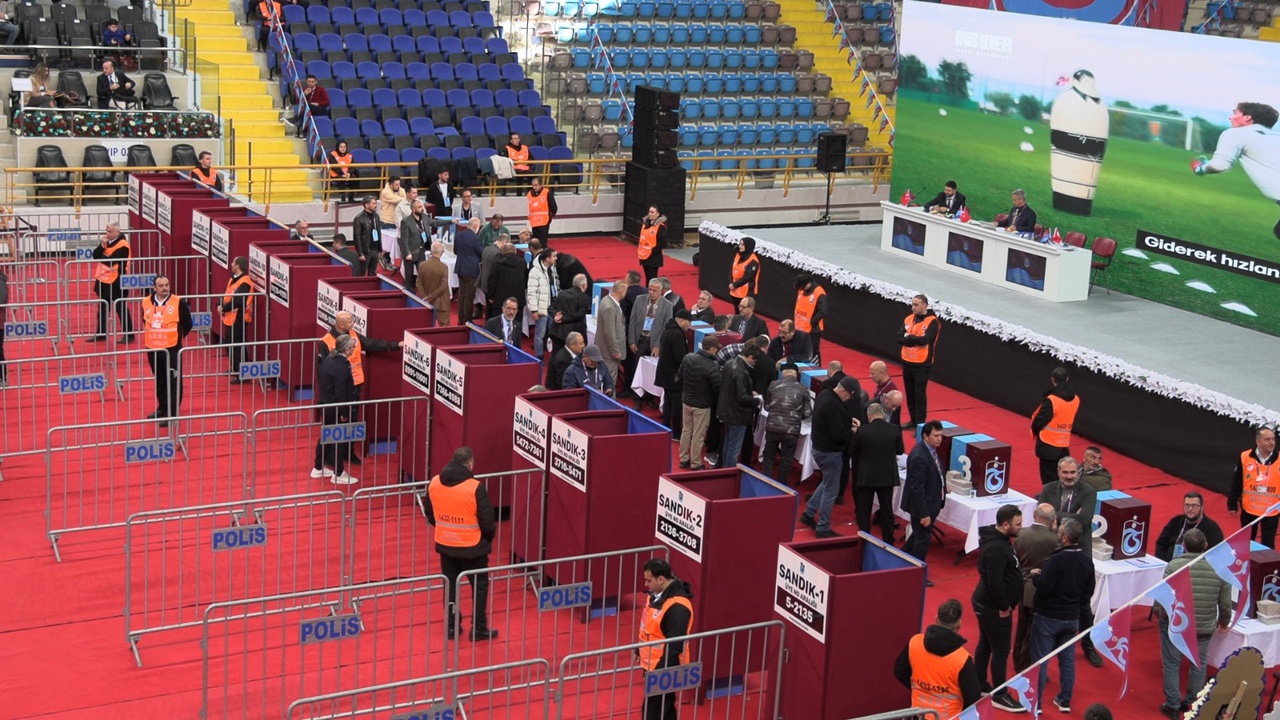 Ertuğrul Doğan Oyunu Kullandı: Trabzonspor Genel Kurulu Devam Ediyor