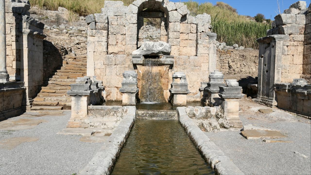 1800 Yıl Sonra Su Akmaya Başladı: Perge Antik Kenti'ndeki Kestros Çeşmesi