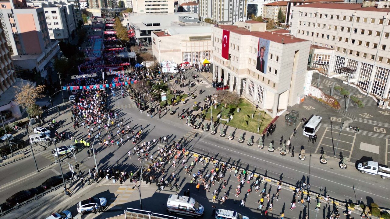 Gaziantep’te 6. Gazi Yarı Maratonu Koşuları Gerçekleştirildi