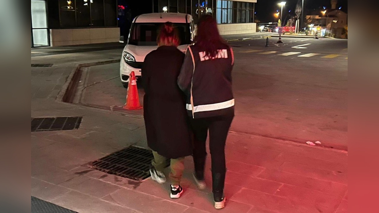 Interpol'ün Aradığı Şüpheli Türkiye'de Yakalandı